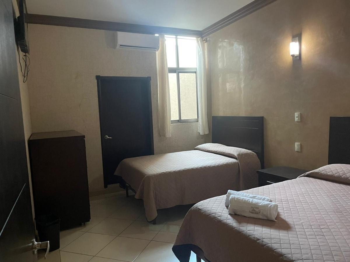 San Salvador Hotel *